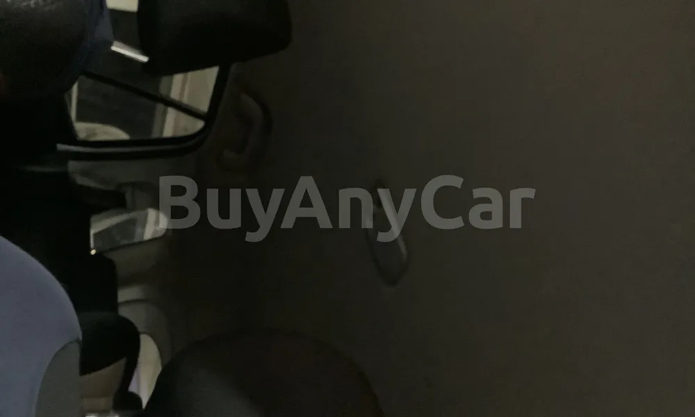Vehicle photo 9