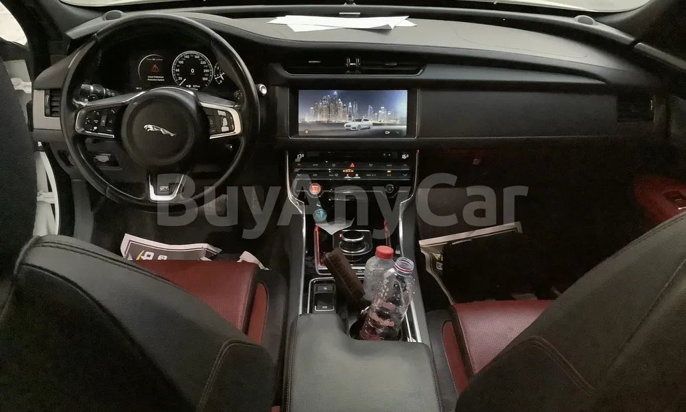 Vehicle photo 9