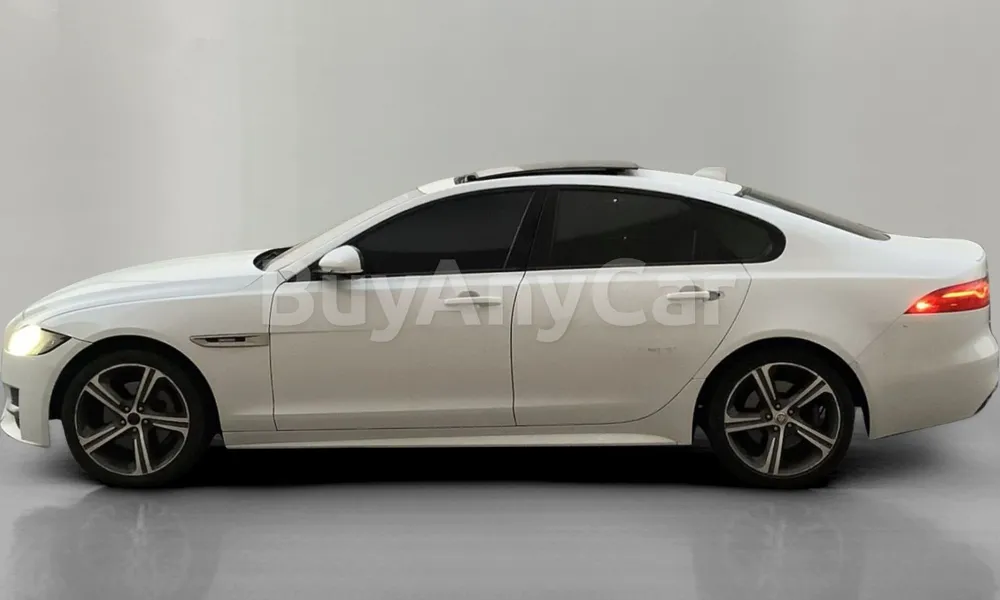 Vehicle photo 3