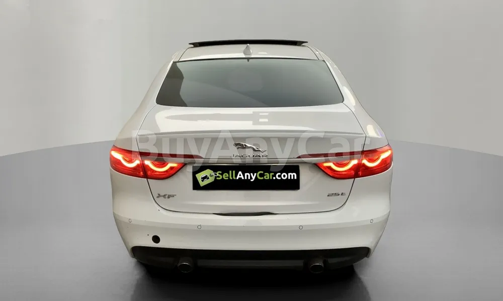 Vehicle photo 2