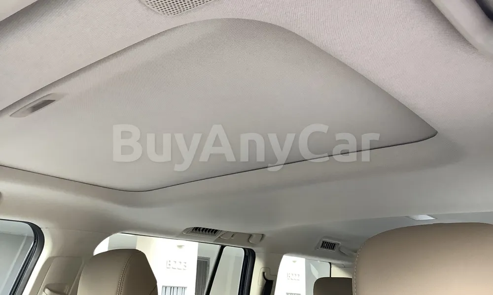Vehicle photo 9