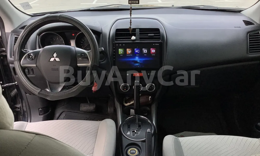 Vehicle photo 9