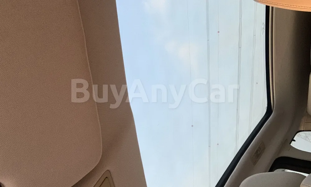 Vehicle photo 9