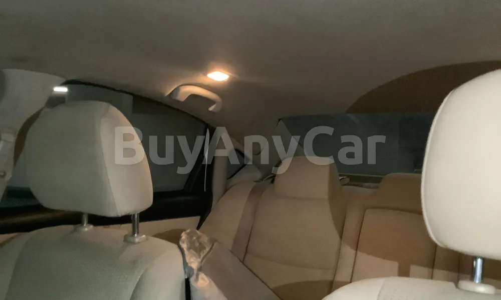 Vehicle photo 9