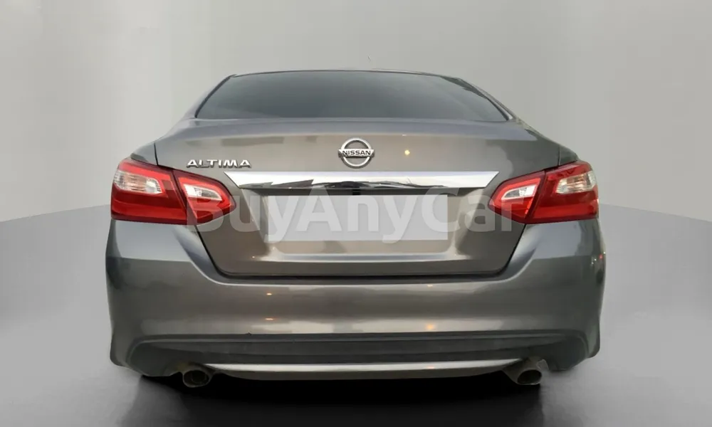 Vehicle photo 2