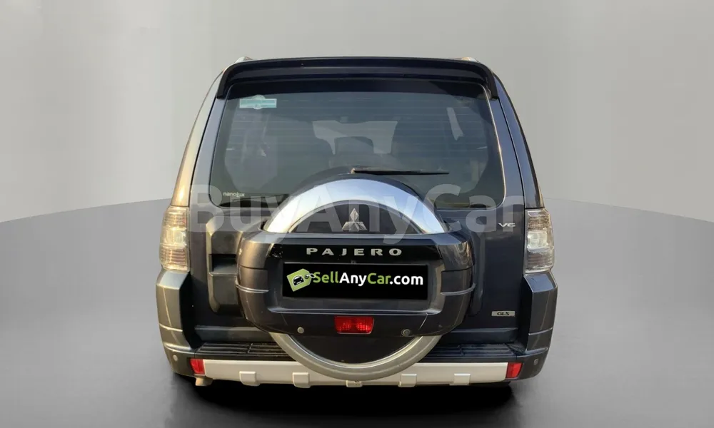 Vehicle photo 2
