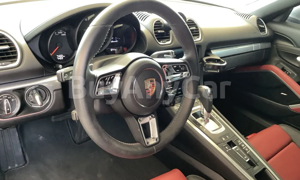 Vehicle photo 9