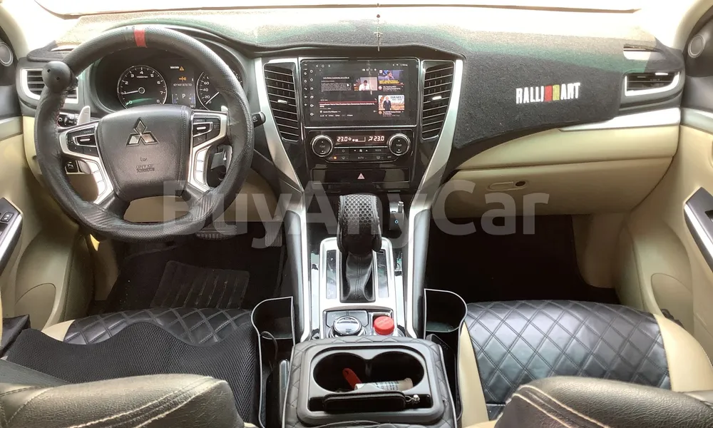 Vehicle photo 8