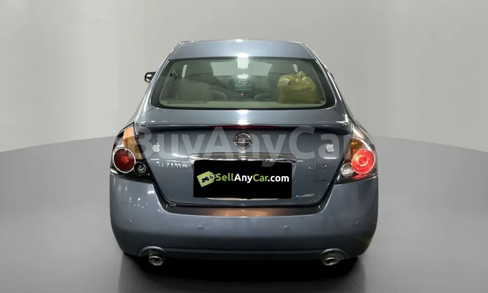 Vehicle photo 2