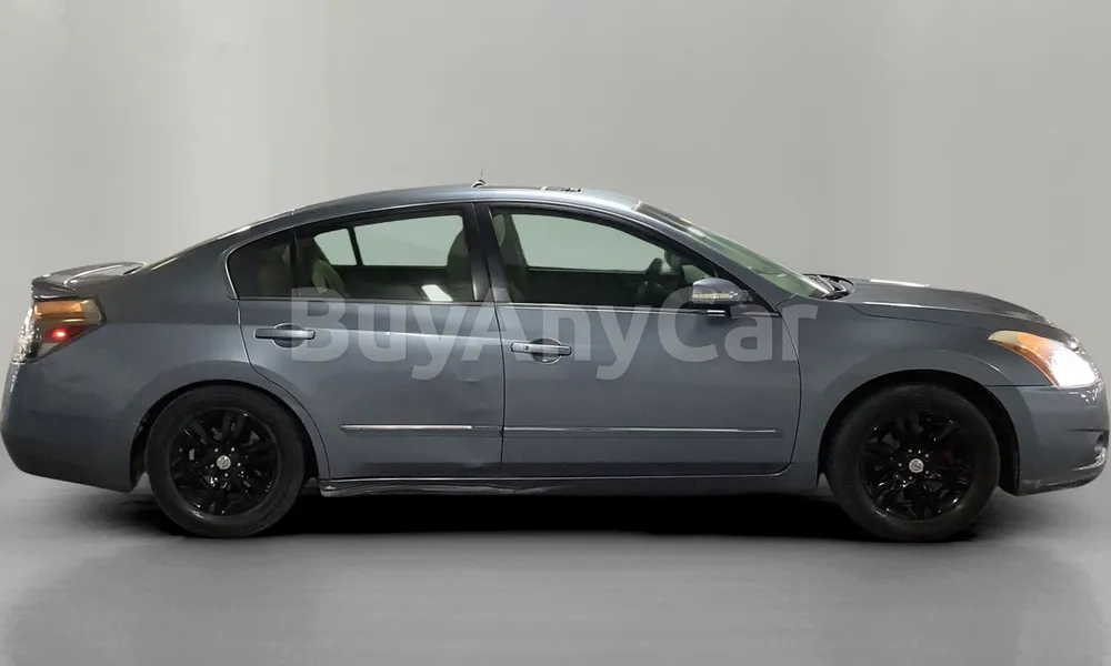 Vehicle photo 3