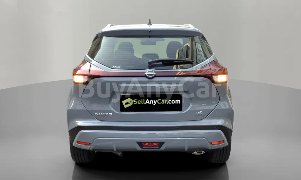 Vehicle photo 2