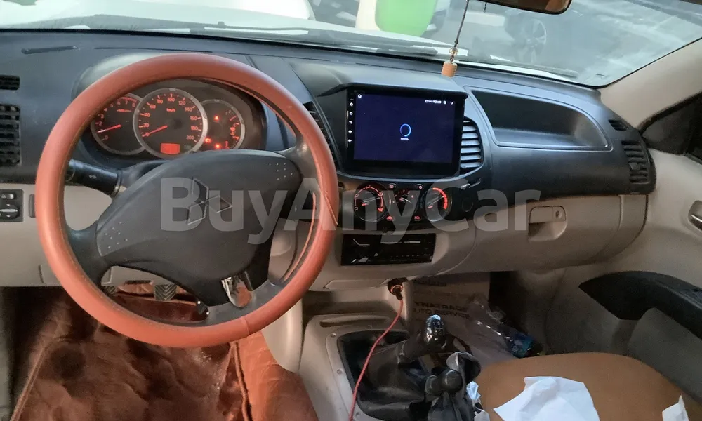 Vehicle photo 8