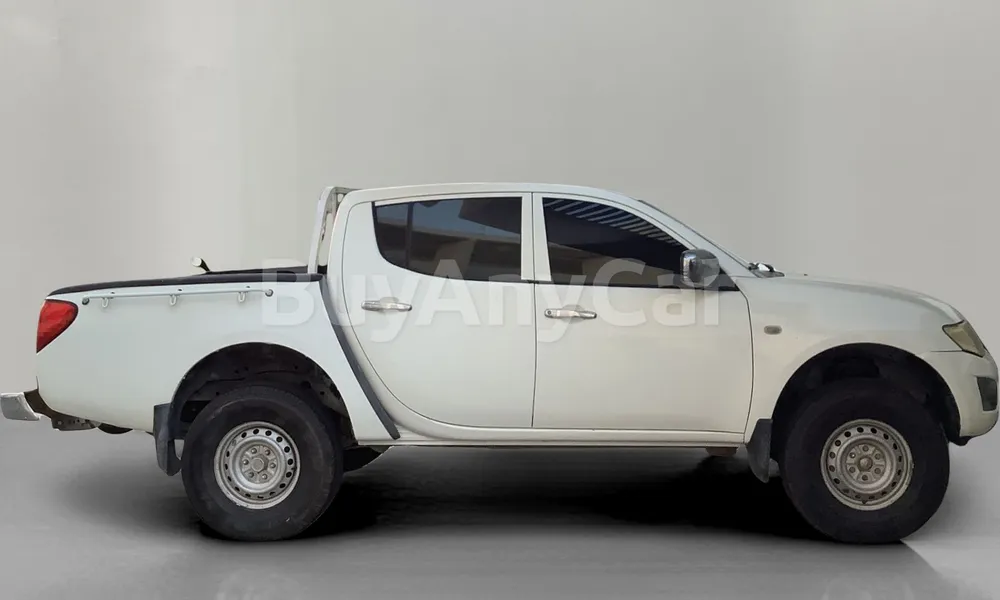 Vehicle photo 3
