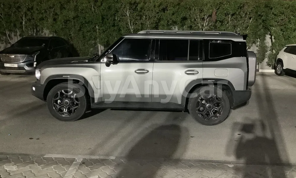 Vehicle photo 4