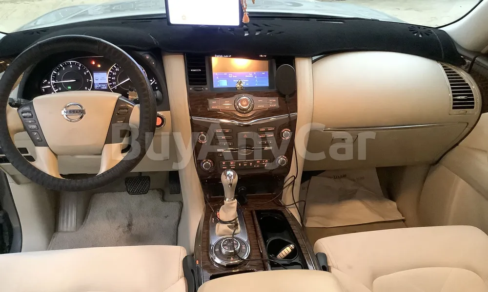 Vehicle photo 8