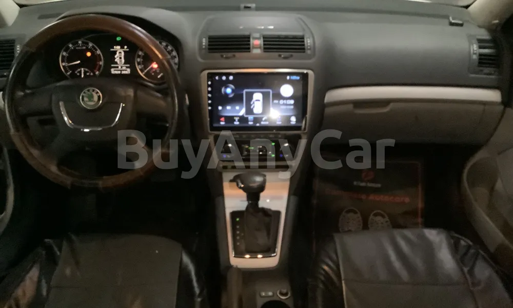 Vehicle photo 9