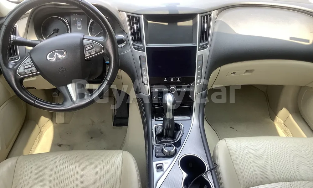Vehicle photo 6