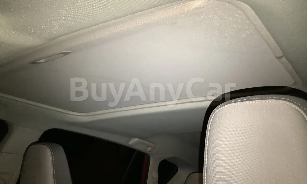 Vehicle photo 9