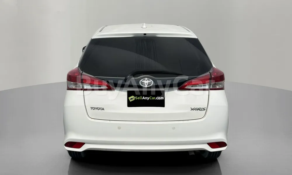 Vehicle photo 2