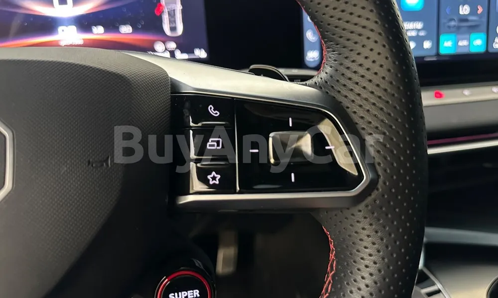 Vehicle photo 12