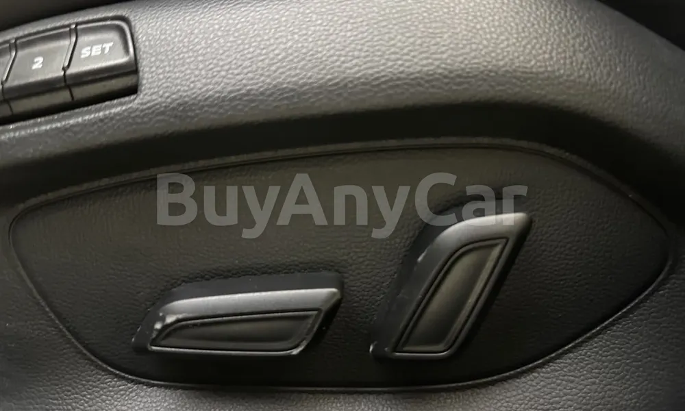 Vehicle photo 11