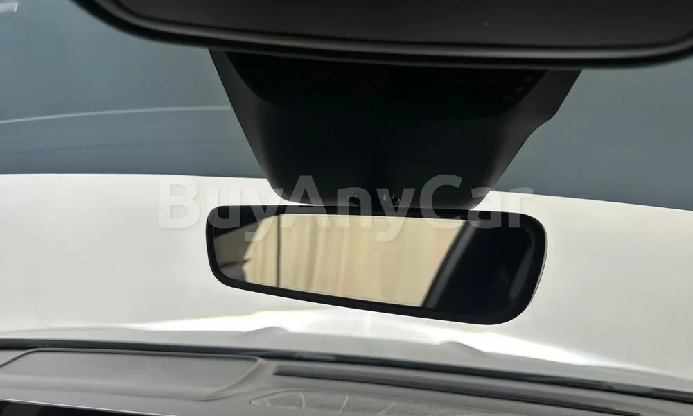 Vehicle photo 10