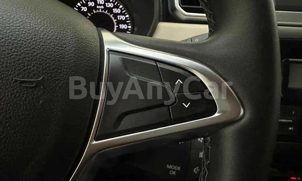 Vehicle photo 9