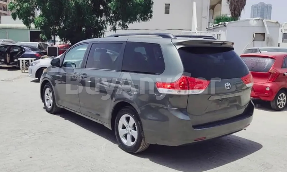 Vehicle photo 2