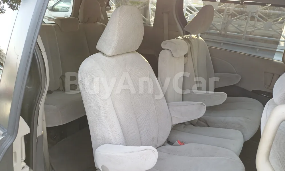 Vehicle photo 3