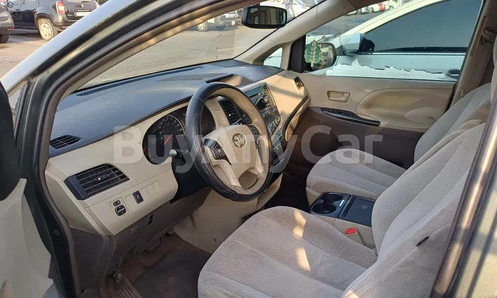 Vehicle photo 4