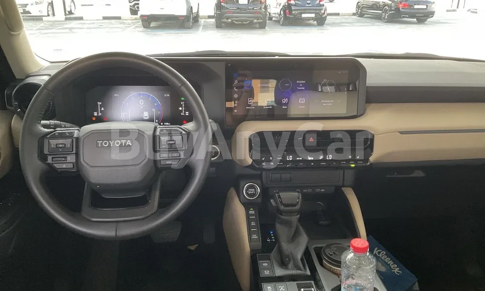 Vehicle photo 8