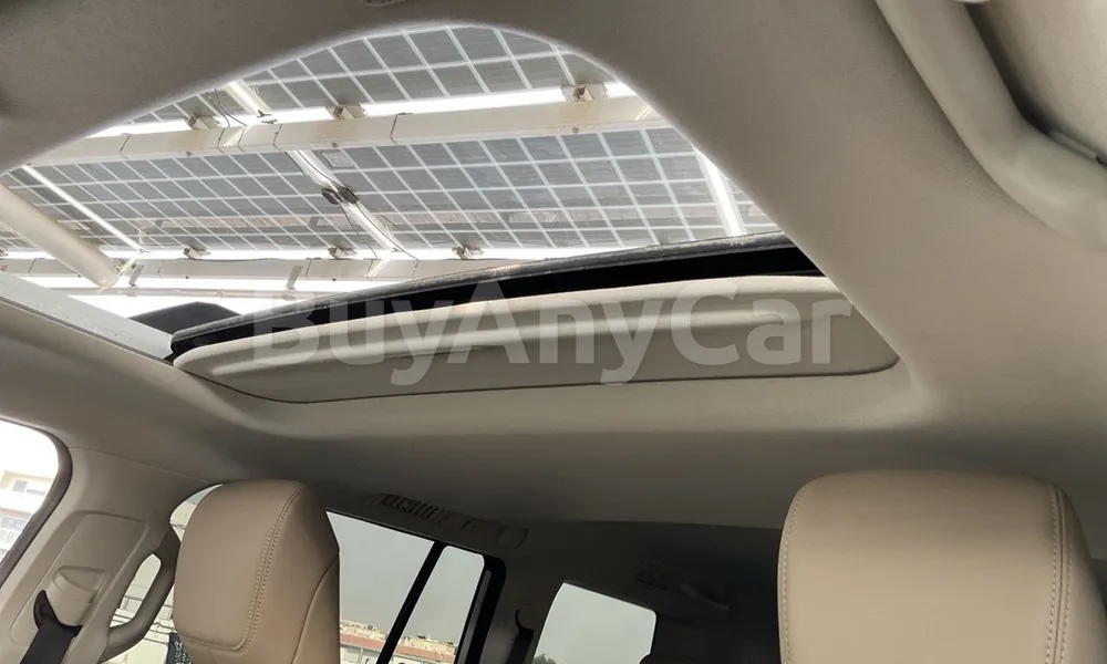 Vehicle photo 9
