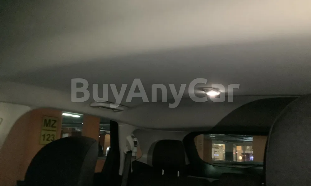 Vehicle photo 9