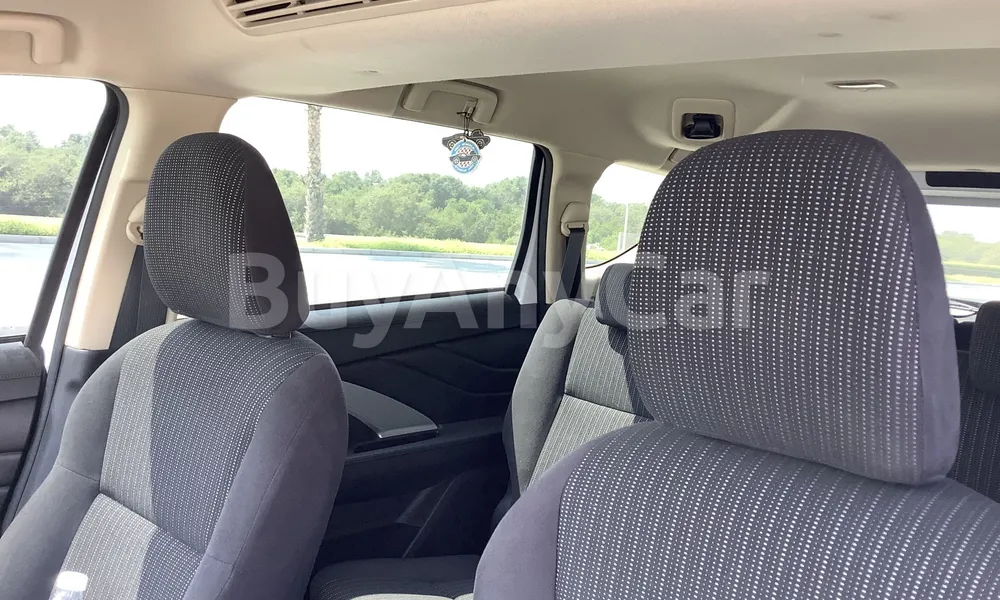 Vehicle photo 8