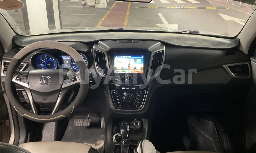 Vehicle photo 8