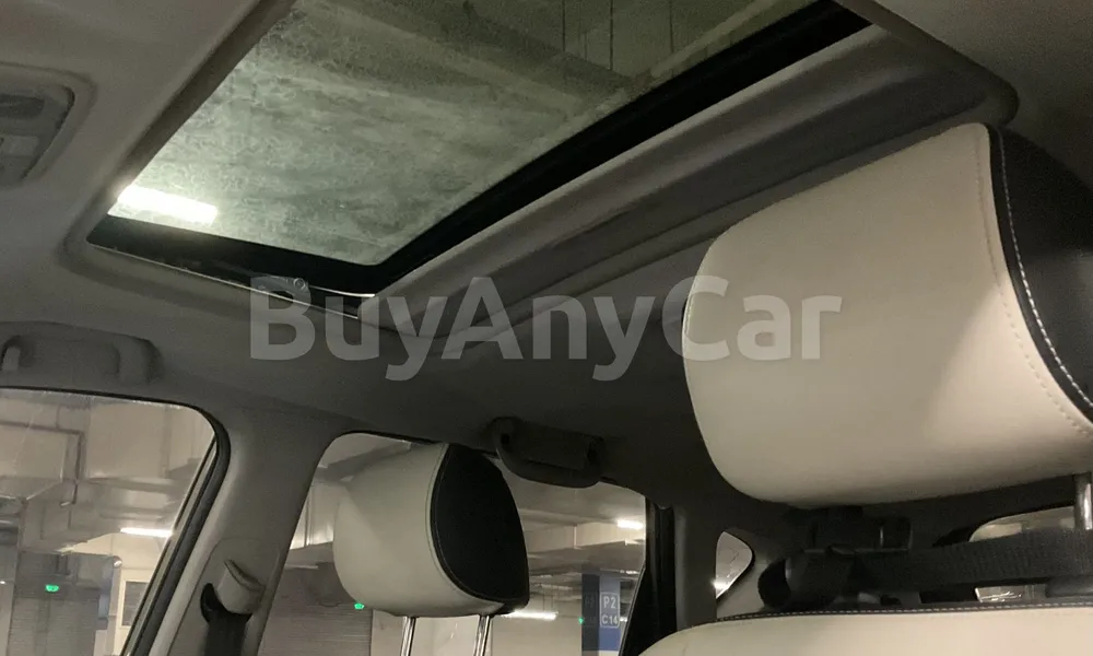 Vehicle photo 9