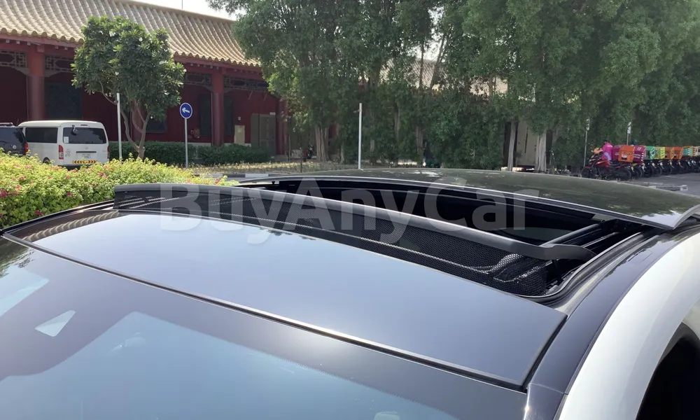 Vehicle photo 5