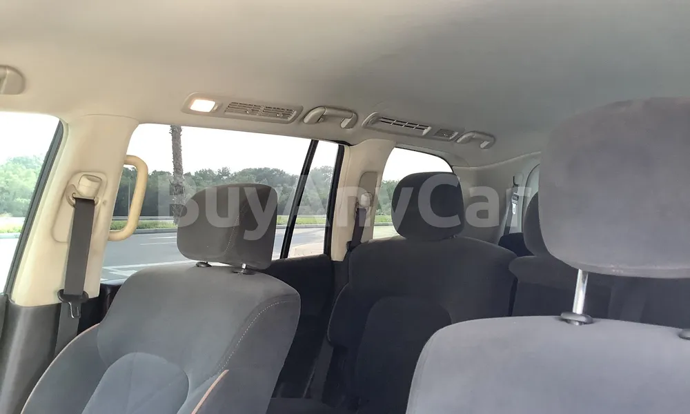 Vehicle photo 9