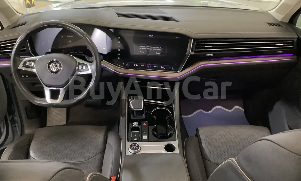 Vehicle photo 8