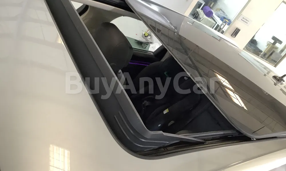 Vehicle photo 5