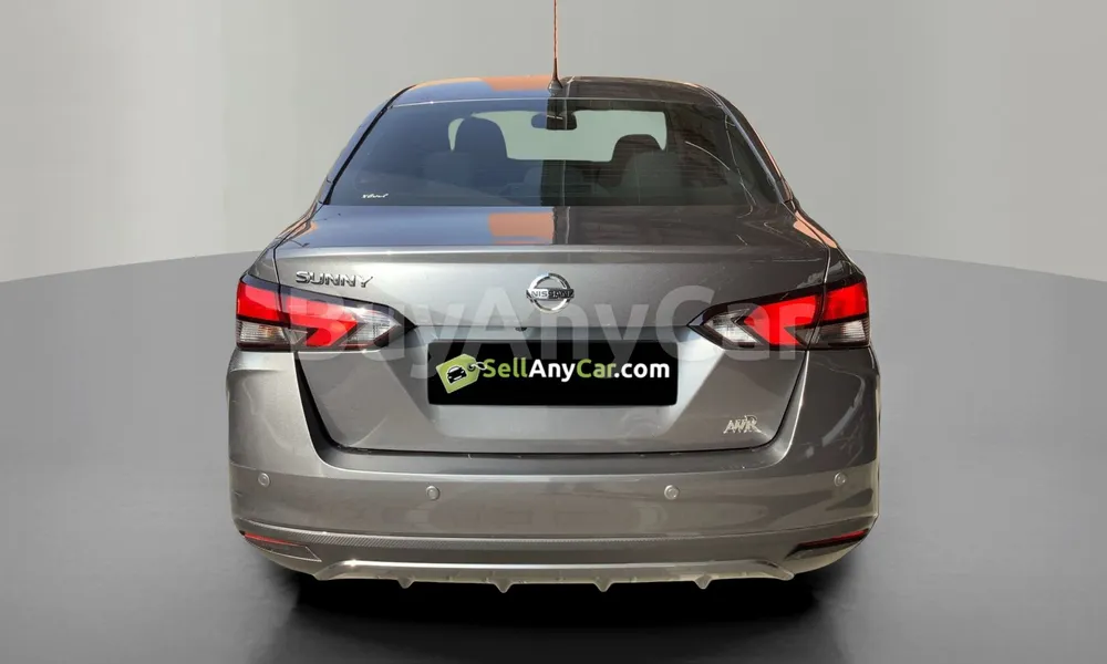 Vehicle photo 2