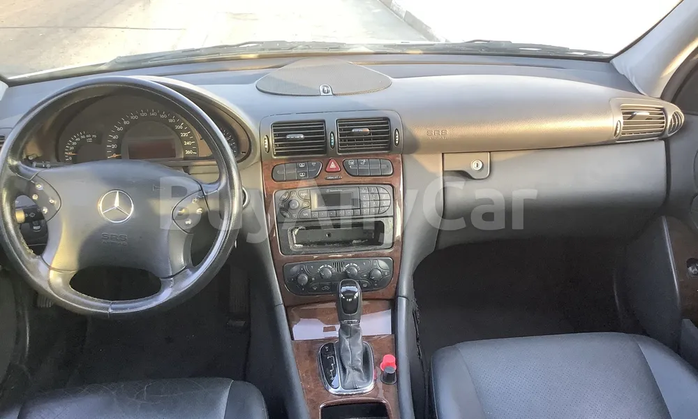 Vehicle photo 7