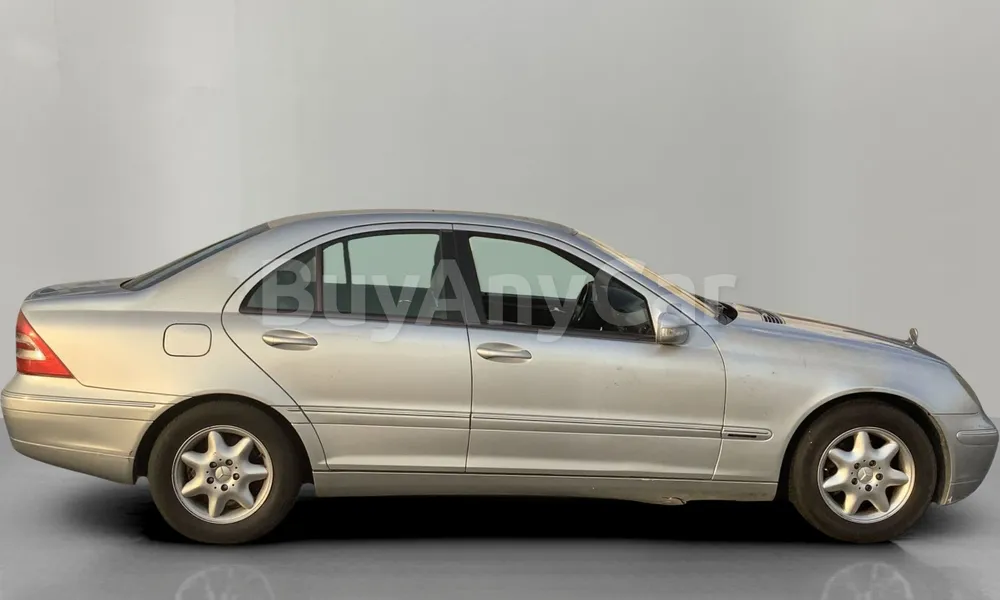 Vehicle photo 3