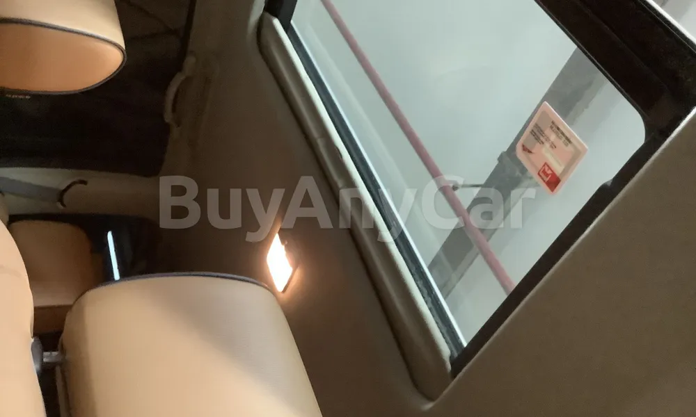 Vehicle photo 9