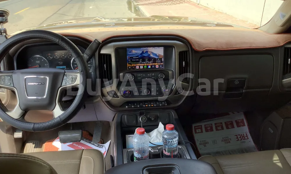 Vehicle photo 9