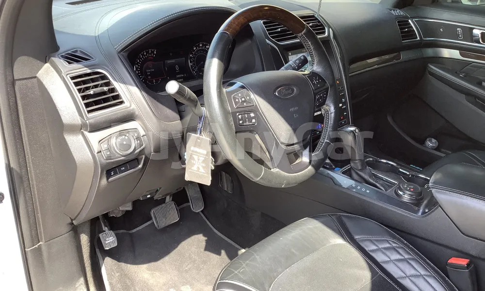 Vehicle photo 8
