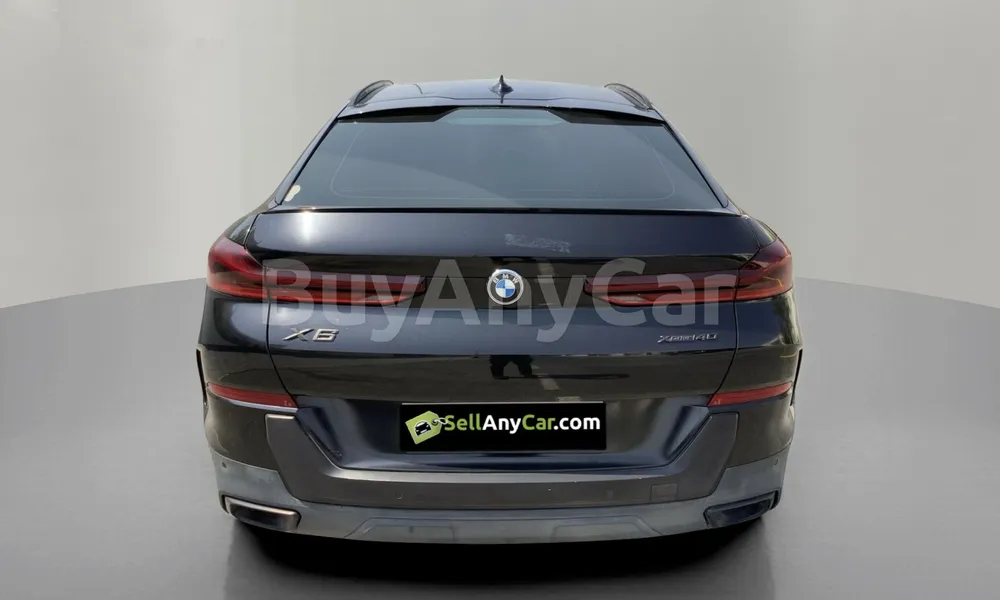 Vehicle photo 2