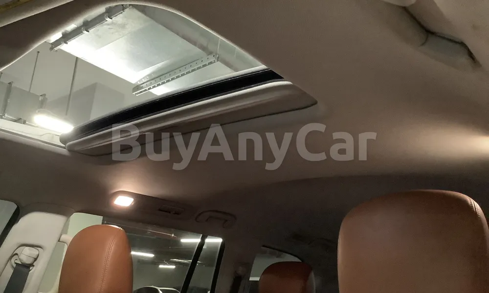 Vehicle photo 9