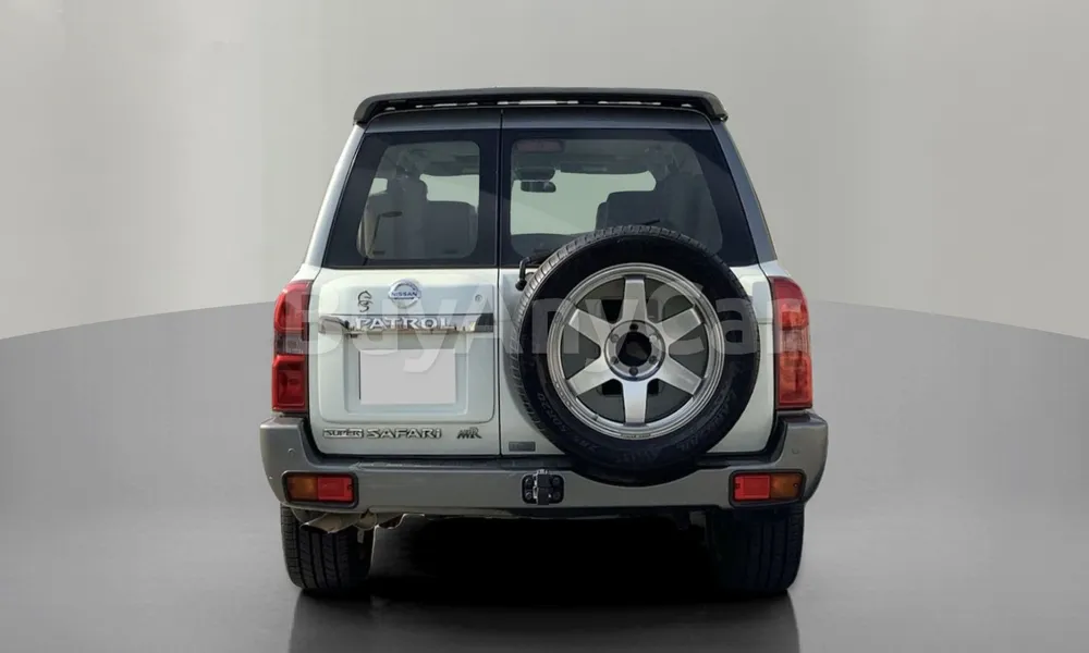 Vehicle photo 2