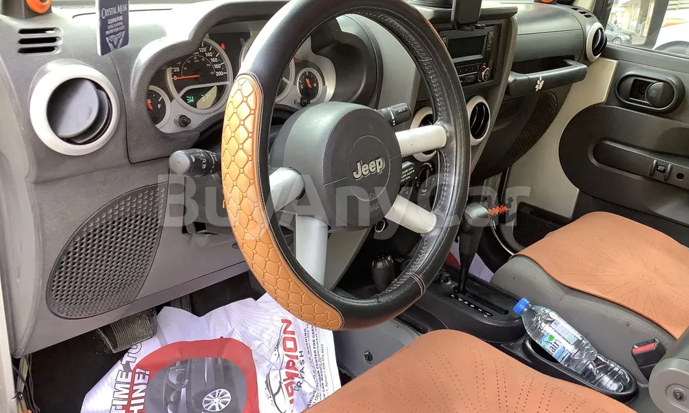 Vehicle photo 9